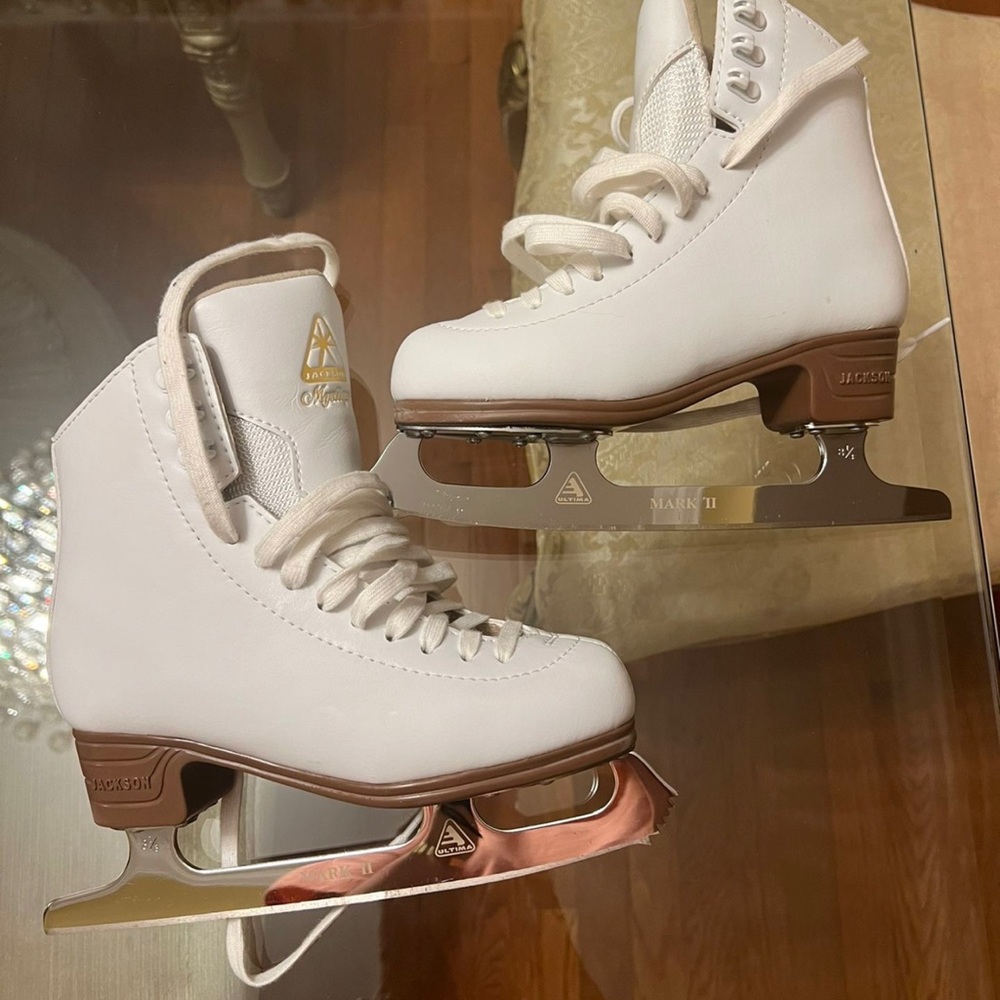 Jackson Ultima Excel Girls Figure Skate, Size: 2.5 (kid’s)